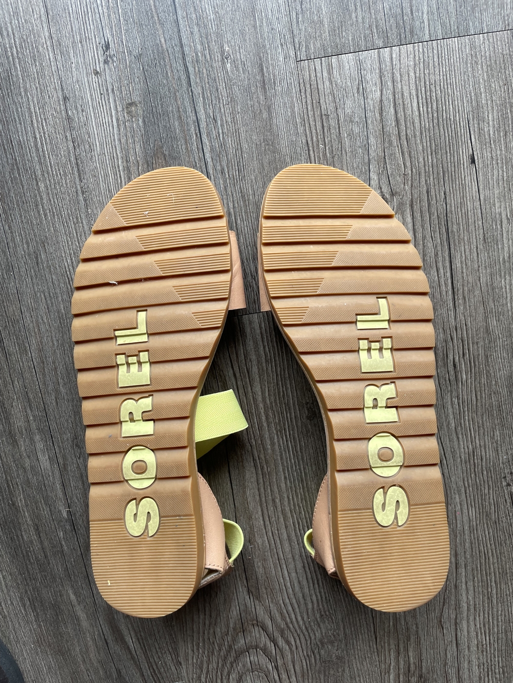 Sorel Women’s Tan Leather Sandals with Yellow Elastic Cross Straps - Picture 4 of 4